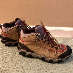 Obōz hiking boots